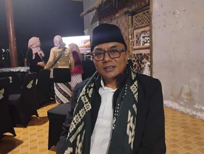
 Panitia penyelenggara, Eddy Sunaedi, S.T saat tengah diwawancarai awak media. (Yan)