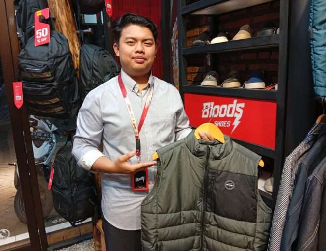 
 Kepala Toko salah satu gerai penyedia produk fashion di Kepanjen, Bahril Wahdah. (Hadi Triswanto)