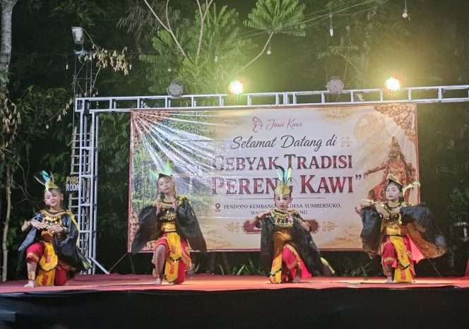 
 Salah satu penampilan tari dalam gelaran oleh Sanggar Budaya Jawikawi, 