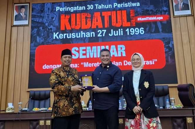 
 Puncak peringatan peristiwa Kudatuli yang digelar DPC PDI Perjuangan Kabupatean Malang berlangsung di Ruang Paripurna DPRD Kabupaten Malang. (ist)