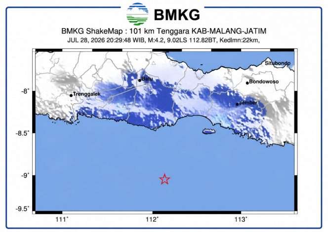 
 Titik episenter gempa terletak pada koordinat 9.023 LS, 112.82167 BT, tepatnya 102 km arah tenggara Kabupaten Malang dengan kedalaman 22 km, dan gempa merupakan jenis dangkal dipicu aktivitas sesar aktif di dasar laut. (BMKG)