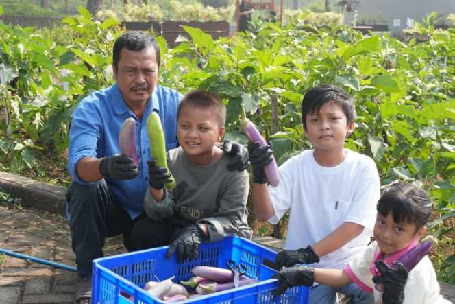 
 Anak-anak mengisi liburan sekolah dengan belajar dari alam lewat program 