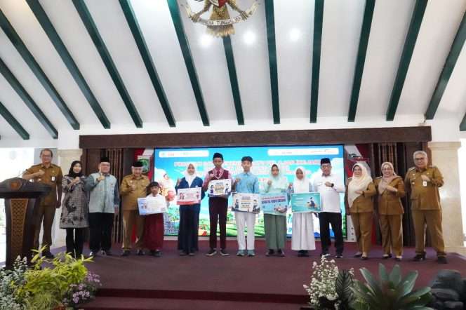 
 Program Satu Rekening Satu Pelajar (KEJAR) dan Rajin Menabung (RABU) di seluruh satuan pendidikan Kabupaten Malang bertema 