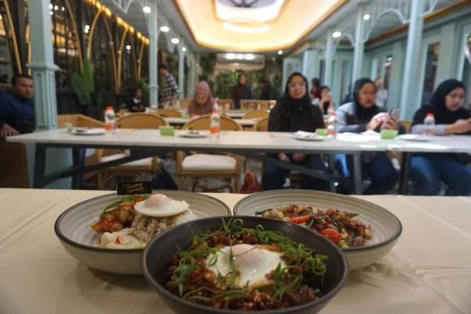 
 Beef Spicy Gyudon, Caramelized Smoked Chicken dan Thai Chilli Chicken, sebagian dari menu baru 