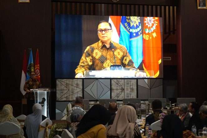 
 Guru Besar Hukum Internasional Fakultas Hukum Universitas Indonesia Prof. Hikmahanto Juwana, S.H., L.L.M., Ph.D., saat menjadi Keynote Speaker dalam The 7th International Conference on Law Reform (INCLAR) 2026, Rabu (22/7/2026), di Golden Swan Ballroom, Rayz Hotel UMM. (Nedi Putra AW)

