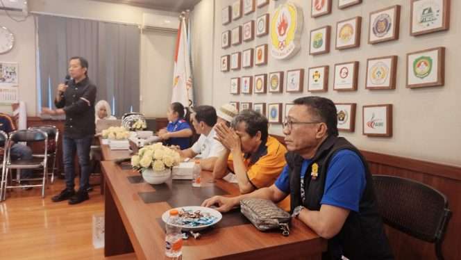 
 Tokoh tinju nasional asal Malang, Ir. H. Ade Herawanto, MT, atau yang akrab disapa Sam Ade d’Kross, menyatakan siap kembali aktif dan menghidupkan geliat tinju profesional di Kota Malang. (ist)