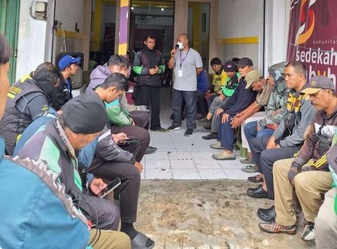 
 Komunitas Sedekah Subuh berpartisipasi dan menebar kepedulian untuk mahasiswa NTT yang kuliah di Malang (keluarganya terdampak bencana gempa) dengan Program Makan Gratis. (Teguh for bacamalang)