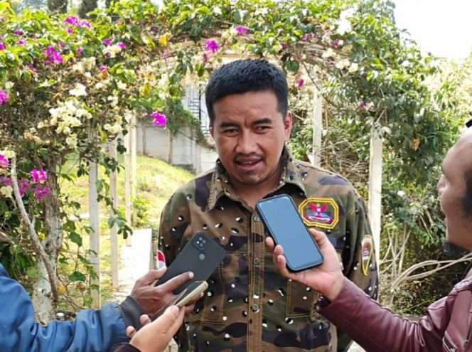 
 Anggota DPC GRIB JAYA Kota Batu, Eko Santoso saat tengah diwawancarai awak media. (Yan)