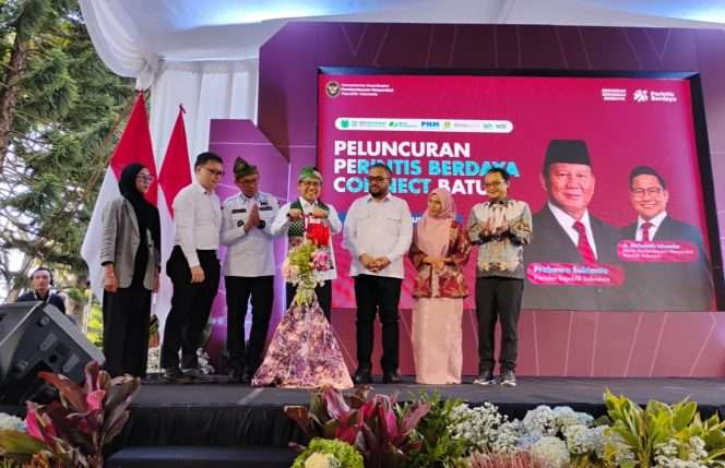 
 Menko PM RI, Muhaimin Iskandar, saat meresmikan Perintis Berdaya Connect di Gedung PLUT KUKM Kota Batu. (Yan)
