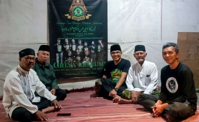 
 Pengurus Lesbumi Sumberpucung menggelar Silaturahmi sekaligus Pengukuhan Griya Lesbumi Sumberpucung yang diharapkan menjadi wadah bersama para seniman dan budayawan di wilayah setempat  untuk merawat tradisi dan mempererat silaturahmi. (Nanang for bacamalang)