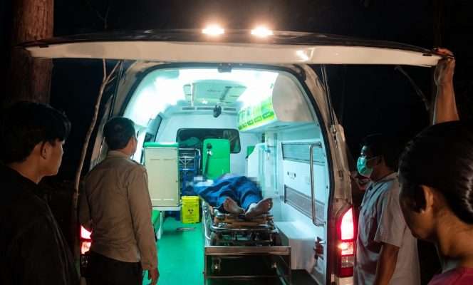 
 Evakuasi korban laka tunggal di Pakis. (Humas Polres Malang)