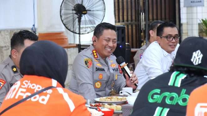 
 Kapolresta Malang Kota Kombes Pol Danang bersama Wakapolresta Malang Kota dan jajaran PJU Polresta Malang Kota saat bersilaturahmi dengan komunitas ojek online (ojol) beberapa waktu lalu. (Rohim Alfarizi)