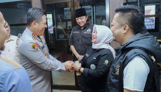 
 Kapolresta Malang Kota Kombes Pol. bersama Ketua Yayasan GWN, Lili Ulfiah, usai audiensi. (ist)