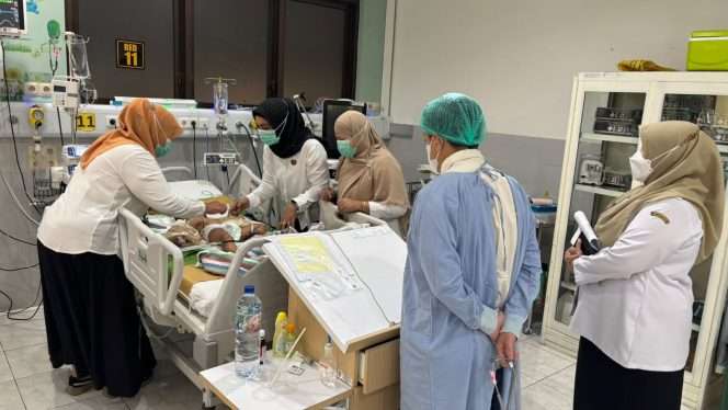 
 Korban penelantaran dan penganiayaan masih menjalani perawatan intensif di RSSA Kota Malang. (ist)