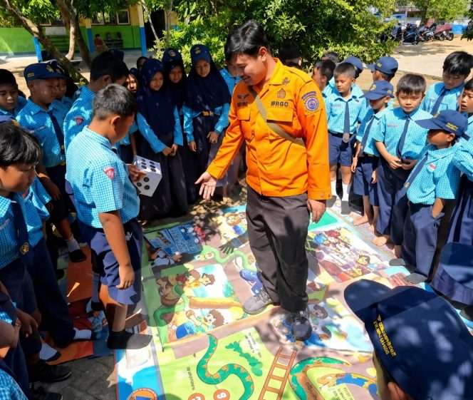 
 Edukasi dan simulasi kebencanaan di sekolah. (IG BPBD)