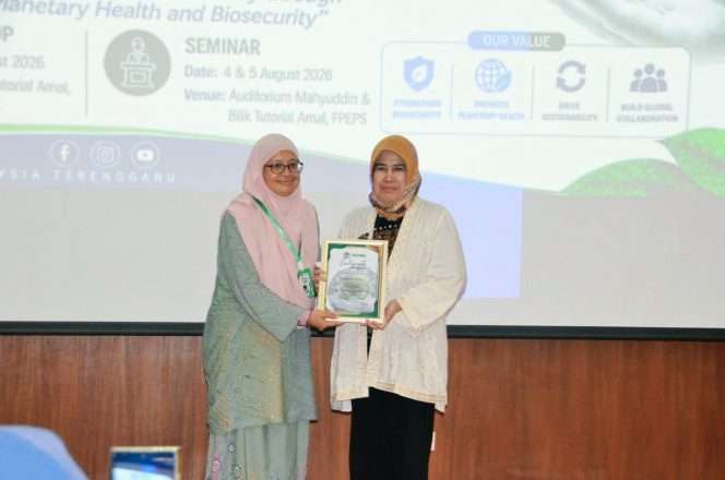
 Prof. Fatchiyah (kanan), usai presentasi di BIOSES 2026 Universiti Malaysia Terengganu (UMT), Kuala Terengganu, Malaysia. (ist)