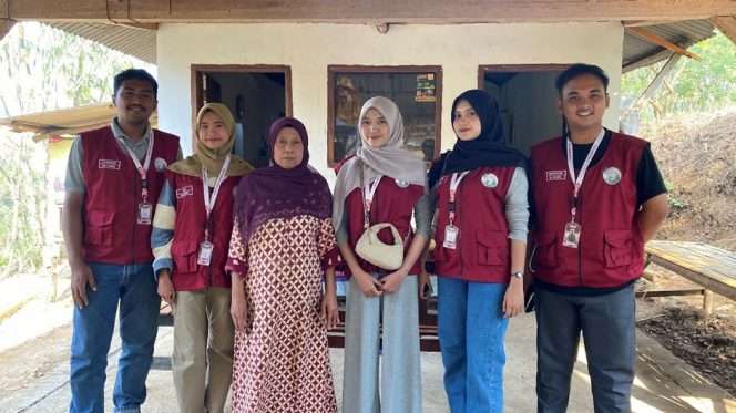 
 Mahasiswa KKN-T 07 UNIRA Malang Dampingi UMKM Lokal di Desa Langlang. (ist)
