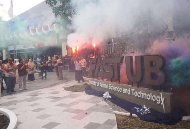 
 Prosesi nama baru Fakultas Peternakan yang bertransformasi menjadi Faculty of Animal Science and Technology (FAST) UB, Jumat (14/8/2026). (Nedi Putra AW)
