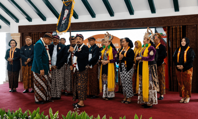 
 Pengurus Paguyuban Kawula Keraton Surakarta (PAKASA) Malang Raya periode 2026–2031 resmi dikukuhkan di Pendopo Kabupaten Malang. (ist)