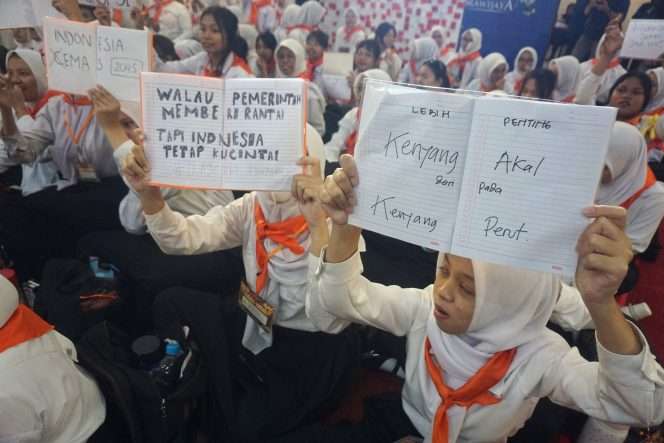 
 Beberapa pesan dan harapan untuk bangsa yang ditulis spontan dari para mahasiswa baru dalam PKKMB Candradimuka FISIP UB 2026 di gedung Samantha Krida UB, Kamis (13/8/2026). (Nedi Putra AW)