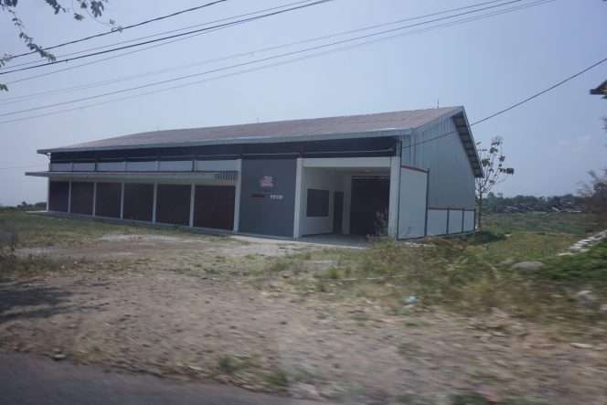 
 Salah satu gedung Koperasi Desa Merah Putih (KDMP) di kawasan Pacet, Kabupaten Mojokerto. (Nedi Putra AW)