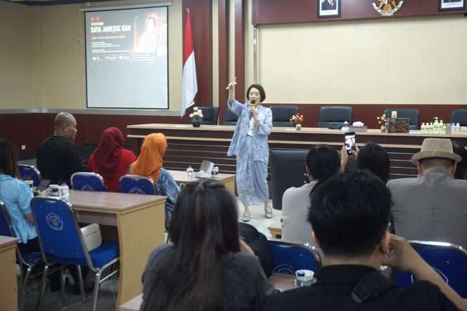
 Gold Diamond Janesse Gan saat paparan dalam Coffee Party Malang bertajuk “Ngopi Bisa, Penghasilan Tambahan Juga Bisa” yang akan digelar di Auditorium Lantai 8, Gedung B FPIK Universitas Brawijaya (UB), Malang, Minggu (23/8/2026). (Nedi Putra AW)