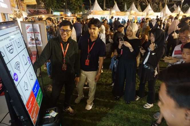 
 Booth OJK Malang hadirkan games edukasi interaktif literasi keuangan dalam Tong Tong Night Market 2026 yang berlangsung pada 30 Juli hingga 2 Agustus 2026 di Taman Tjerme, The Shalimar Boutique Hotel Malang. (Nedi Putra AW)