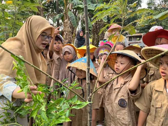 
 Peringatan Hari Tani Nasional 2026 di TK Siti Maryam, Kelurahan Curug, Kecamatan Bojongsari, Depok, Kamis (24/9/2026). (ist)