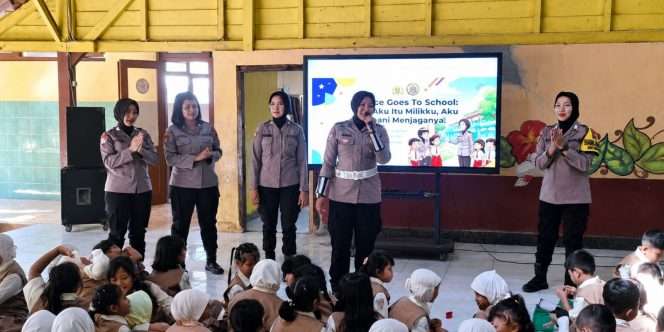 
 Polwan Polres Malang dalam sebuah kegiatan sosialisasi melakukan edukasi dengan profesional dan membumi. (Humas Polres Malang)