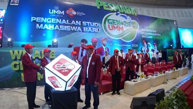 
 Wakil Menteri Pendidikan Tinggi, Sains, dan Teknologi Republik Indonesia sekaligus Sekretaris Badan Pembina Harian (BPH) UMM, Prof. Dr. Fauzan, M.Pd.; Penasihat Khusus Presiden Republik Indonesia Bidang Haji sekaligus Ketua BPH UMM, Prof. Dr. Muhadjir Effendy, M.AP.; dan Rektor UMM, Prof. Nazaruddin, saat peluncuran ESC. (ist)