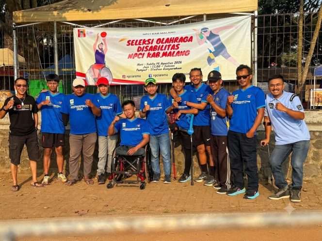 
 Berfoto bersama dalam kegiatan NPCI Kabupaten Malang, seleksi cabang olahraga atletik persiapan Keparprov Jatim 2026 di lapangan luar Stadion Kanjuruhan, Sabtu (18/8/2026) lalu. (Agus Subyantoro for bacamalang)