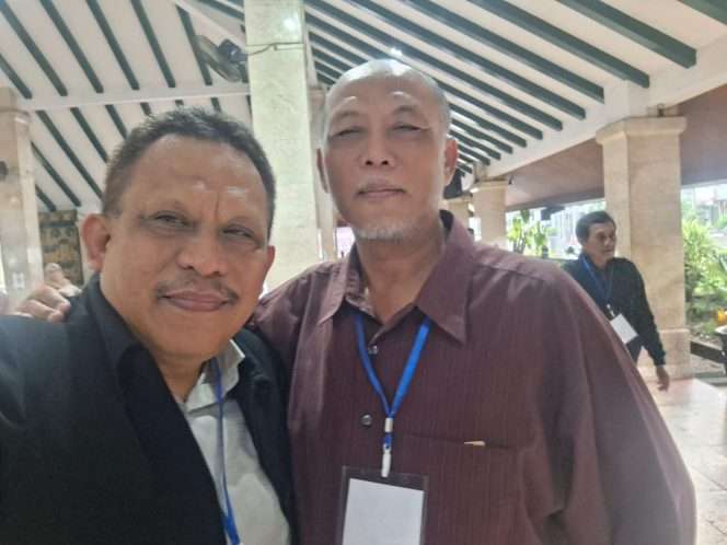 
 Erpin Yuliono, SH dan Heru Swandito, SH, kuasa hukum Eko Budhi P., Ketua Panitia Munas Ikatan Alumni Unmer Malang yang sah, usai menghadiri Munas di Pendopo Kabupaten Malang. (ist)