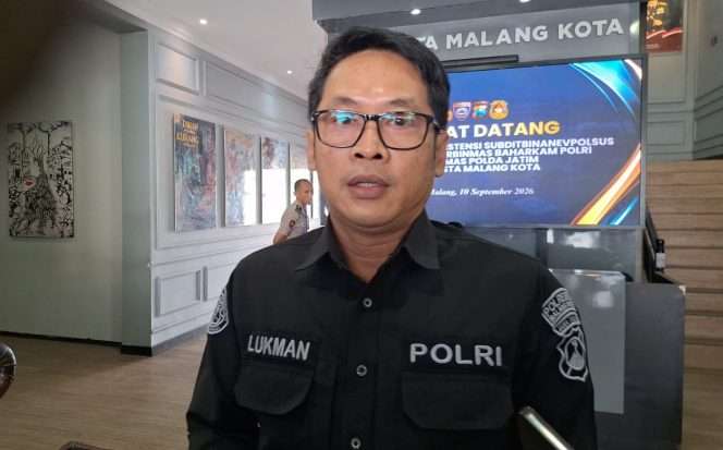 
 Kasi Humas Polresta Malang Kota, Ipda Lukman Sobikhin, saat memberikan keterangan terkait perkembangan kondisi RR. (ist)