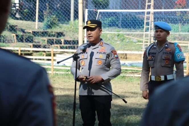 
 Kapolres Batu, AKBP Dr. Aris Purwanto, S.H., S.I.K., M.H saat memimpin Apel Siaga Karhutla. (Yan)