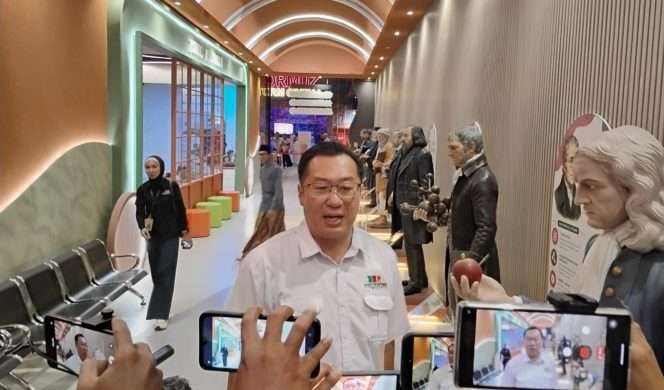 
 Direktur yang juga Konseptor dan Pengelola Utama Jatim Park Group, Rio Imam Sendjojo, saat tengah diwawancarai awak media. (Yan)