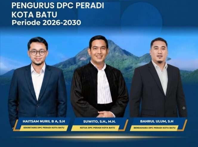 
 Ketua DPC Peradi Kota Batu, Suwito, S.H. (tengah), bersama Sekretaris Haitsam Nuril, S.H., dan Bendahara Bahrul Ulum, S.H. (ist)