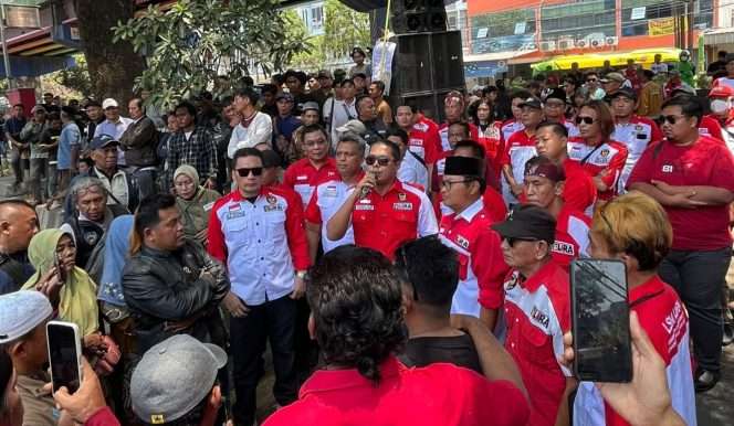 
 DPD LSM LIRA Kota Batu, saat turun aksi damai mengawal sidang putusan kasus pembunuhan mahasiswi UMM, Faradila Amalia Najwa, di Pengadilan Negeri Malang Kelas IA. (Yan)