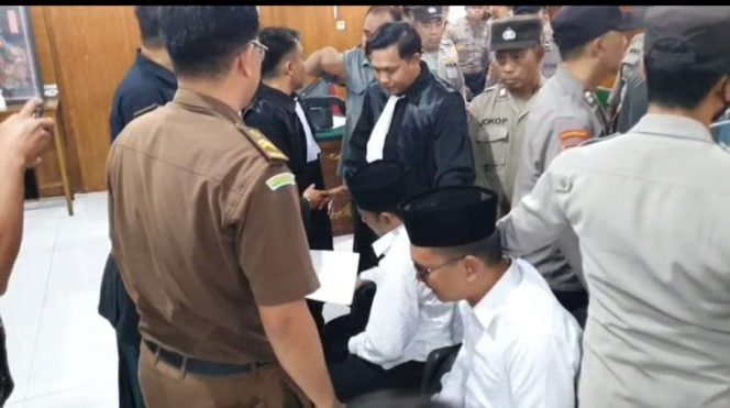 
 Dua terdakwa kasus pembunuhan mahasiswi UMM, Agus Sulaiman divonis hukuman mati, sedangkan Suyitno dijatuhi hukuman 20 tahun penjara. (ist)