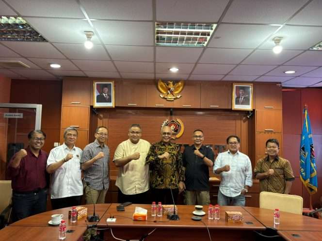 
 Komitmen mengemuka dalam pertemuan Ketua Umum Persatuan Wartawan Indonesia (PWI) Akhmad Munir dengan Ketua Umum Jaringan Media Siber Indonesia (JMSI) Teguh Santosa di Kantor PWI, Gedung Dewan Pers, Jalan Kebon Sirih, Jakarta, Kamis (24/9/2026). (ist)
