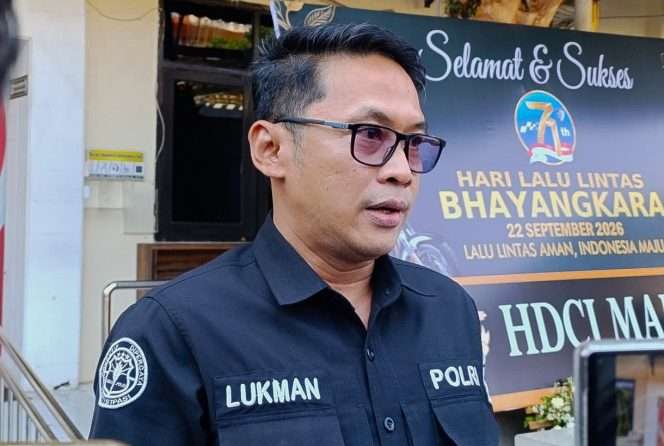 
 Kasi Humas Polresta Malang Kota, Ipda Lukman Sobhikin, saat memberikan keterangan terkait laporan orang tua siswa SMPN 18 Kota Malang. (ist)