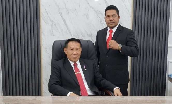
 Damanhury Jab saat sesi foto bersama kandidat Jaksa Agung Republik Indonesia, Nazali Lempo. (Yan)