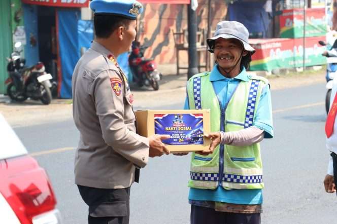 
 Baksos pembagian 100 paket sembako memperingati HUT Propam Polri ke-24, kepada warga kurang mampu, pengemudi ojek online, supeltas, tukang becak, lansia, serta anak-anak panti asuhan. selama tiga hari, Senin hingga Rabu, 28-30 September 2026. (Humas Polres Malang)