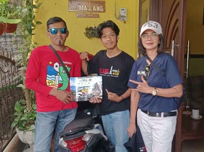 
 Relawan Perwakilan Komunitas Peduli Malang, Yoeni Achyar, berangkat secara mandiri menuju Labuan Bajo untuk misi kemanusiaan menyalurkan bantuan terdampak gempa NTT, membawa sepeda motor untuk memudahkan operasional di lokasi. (Yoeni for bacamalang)