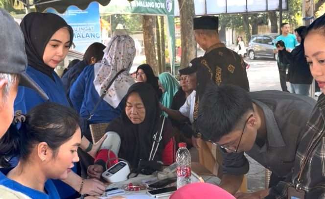 
 Salah satu aksi '1O1 Acts for People & Planet' Hotel THE 1O1 Malang OJ, yakni cek kesehatan gratis untuk 101 lansia' berkolaborasi dengan RS Panti Waluya Sawahan (RKZ) Malang. (ist)