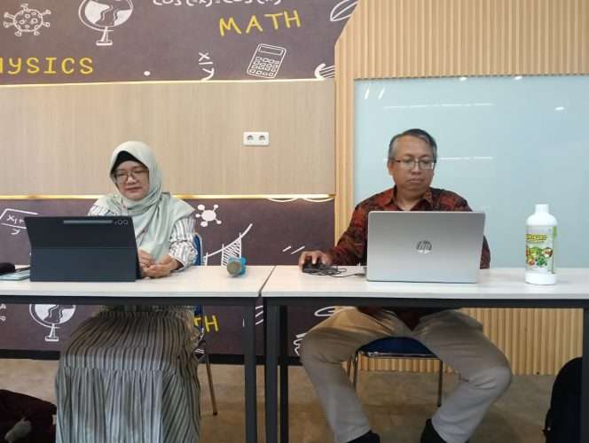 
 Guru Besar Departemen Biologi FSTeM UB, Prof. Amin Setyo Leksono,(kanan) dan Peneliti Ahli Madya Pusat Riset Rekayasa Genetika Farida Rahayu Ph.D. sebagai narasumber dalam NGOPI SAM FSTeM UB, Jumat (11/9/2026). (ist)