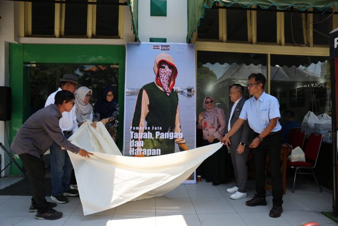 
 Seremonial pembukaan pameran foto “Tanah, Pangan dan Harapan” PFI Malang di Galeri Kayutangan, Kota Malang, Kamis (24/9/2026). (Dok. PFI Malang)
