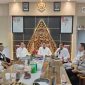 Proses mediasi warga soal polemik Fasum yang di pimpin Lurah Sisir, Budi Meryanto Handarto. (Yan)