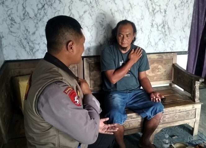 
 Polres Malang melakukan pemulihan psikologis dan memberikan paket sembako warga korban kecelakaan Kapal Virgo Transport 8 di Desa Toyomarto. (IG Polsek Singosari)