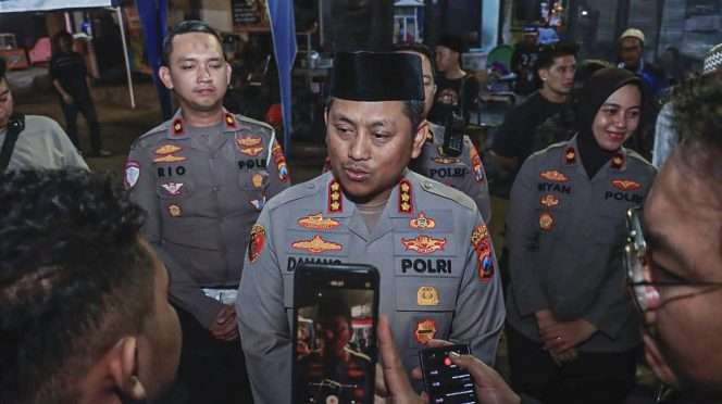 
 Kapolresta Malang Kota Kombes Pol Danang Yudanto mengikuti doa bersama memperingati empat tahun Tragedi Kanjuruhan yang diselenggarakan Aremania Curva Sud. (ist)