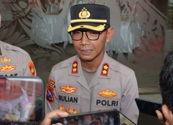 
 Kapolres Malang, AKBP Rulian Syauri, memberikan keterangan kepada awak media. (ist)
